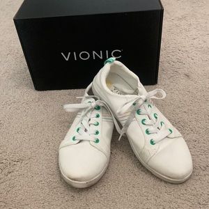 Vionic beach Stinson white tennis shoe/ washable